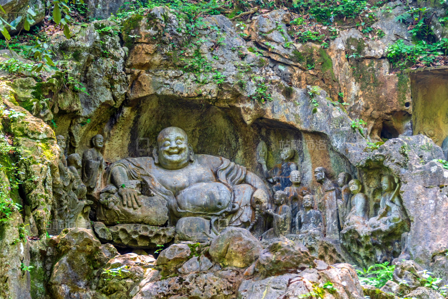 Feilai Peak stone carvings (飞来峰造像)