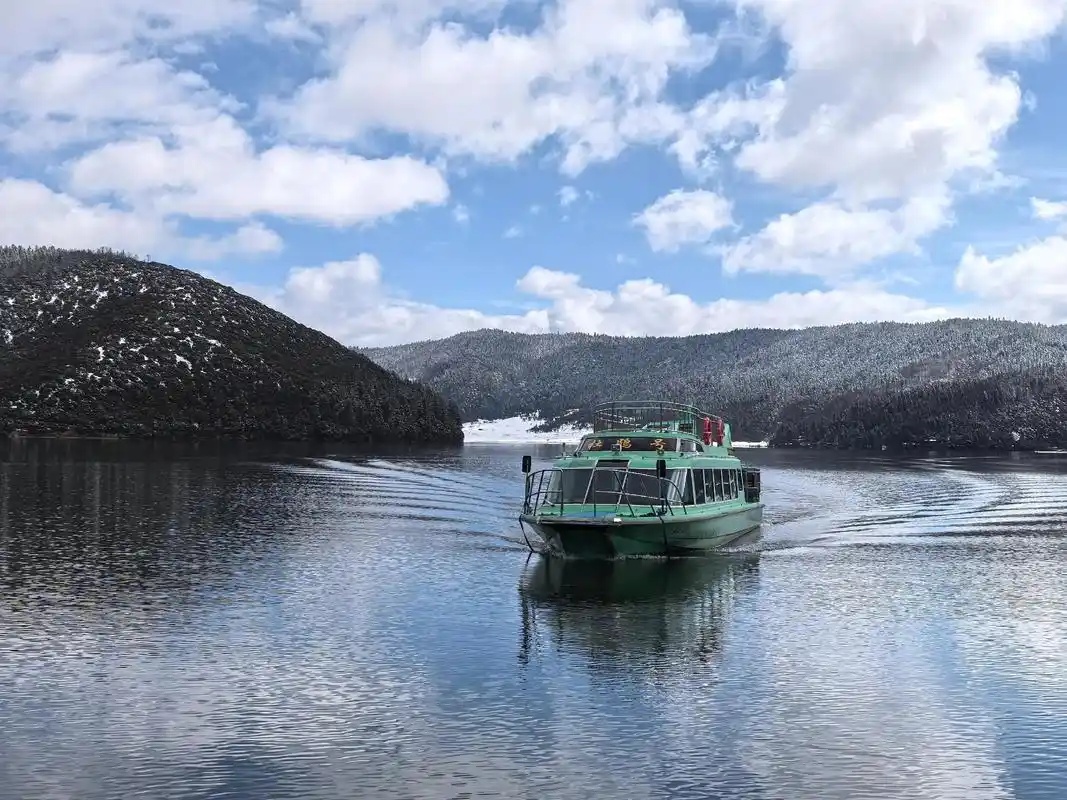 Shudu Lake (属都湖)
