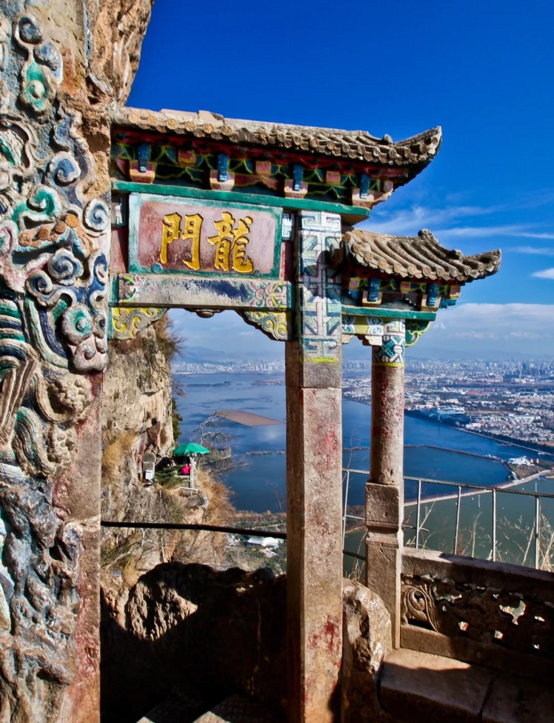 Dragon Gate Grottoes (龙门石窟)